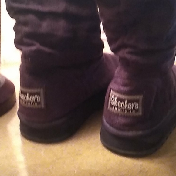 Like NEW Skechers Chocolate Suade/ Fur Top - Picture 10 of 12